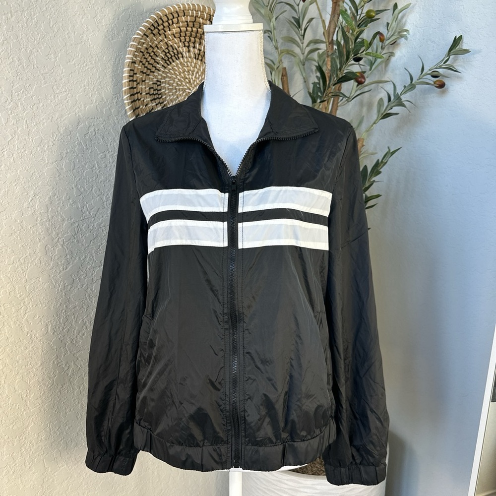 Retro Style lightweight classic black windbreaker jacket Size Medium NWOT - Picture 2 of 9